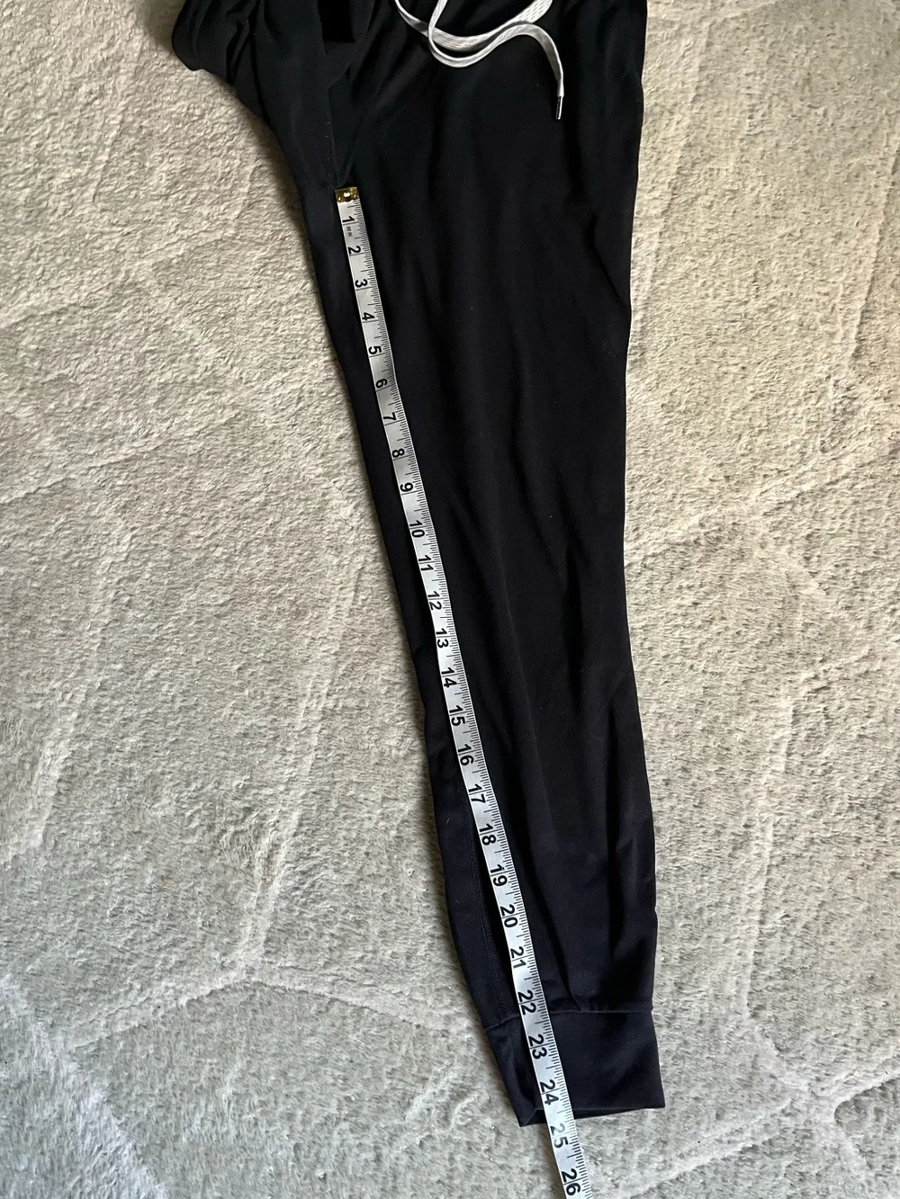 Vuori Performance Joggers - Picture 15 of 16
